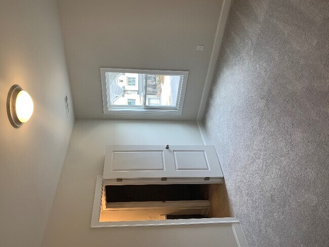 Building Photo - 570 Turlington Pl