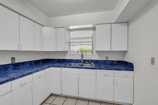 Building Photo - 809 Brooks St