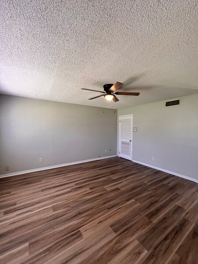 Building Photo - 5198 Danieli Dr N