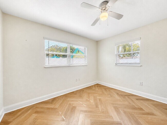 Building Photo - 4305 W Bay Ave