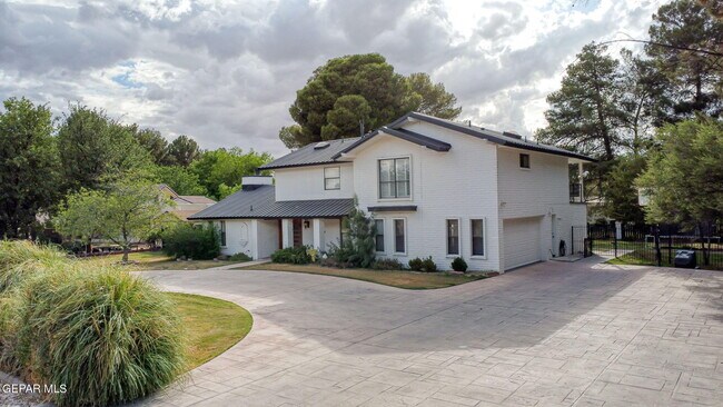 Building Photo - 5109 Memory Dr