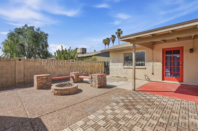 Building Photo - 1275 W Del Rio St