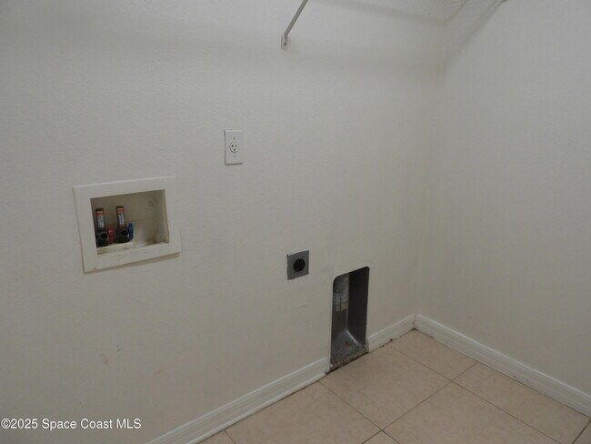 Building Photo - 450 Santa Martia St SW
