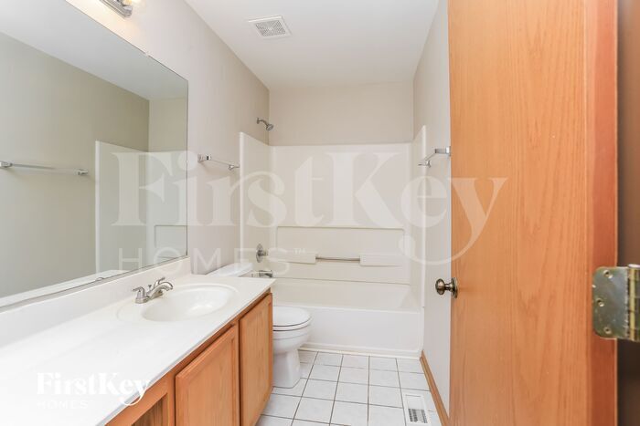 Building Photo - 2733 River Bend Ln