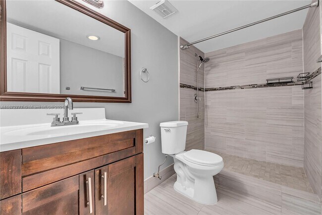 Building Photo - 9431 Live Oak Pl