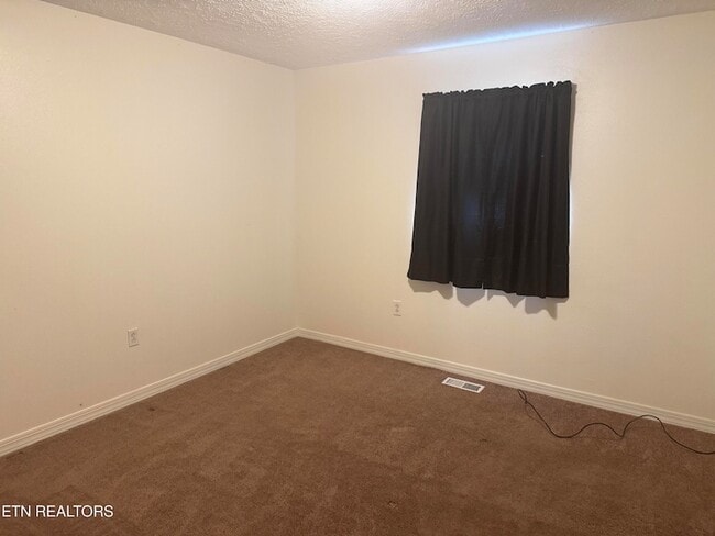 Building Photo - 520 Hopewell Rd