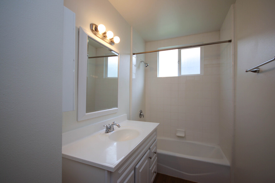 Building Photo - 3148 Abella St