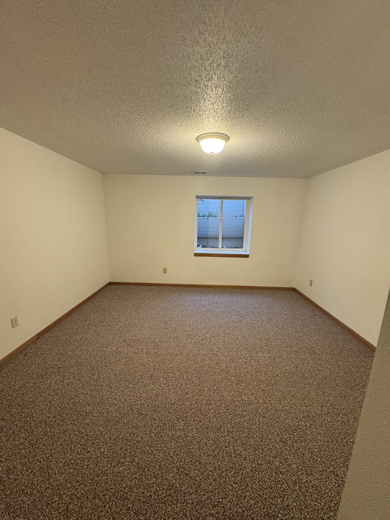 Building Photo - 155 Meadow Ln