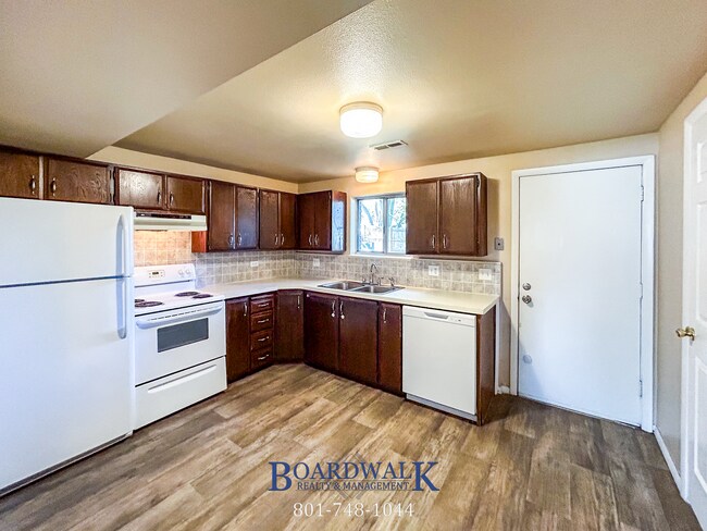 Building Photo - 661/663 N 980 W