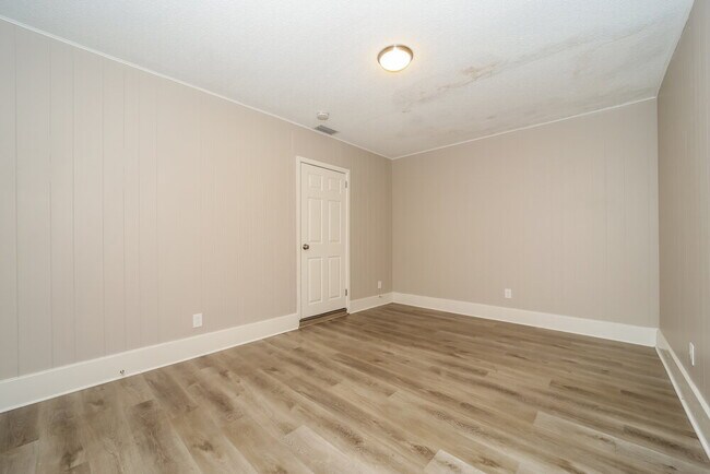 Building Photo - 6904 Cherbourg Ave S