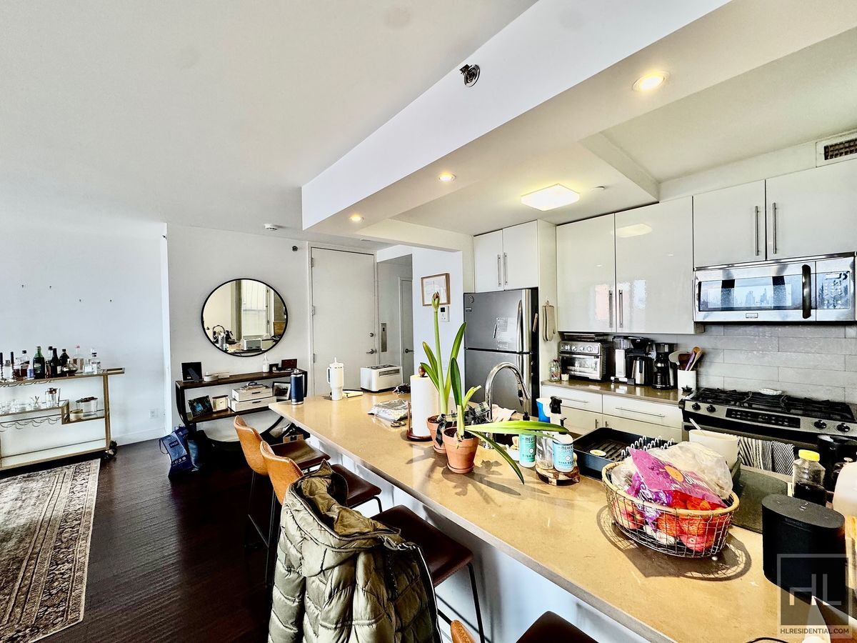 Building Photo - 37 STREET