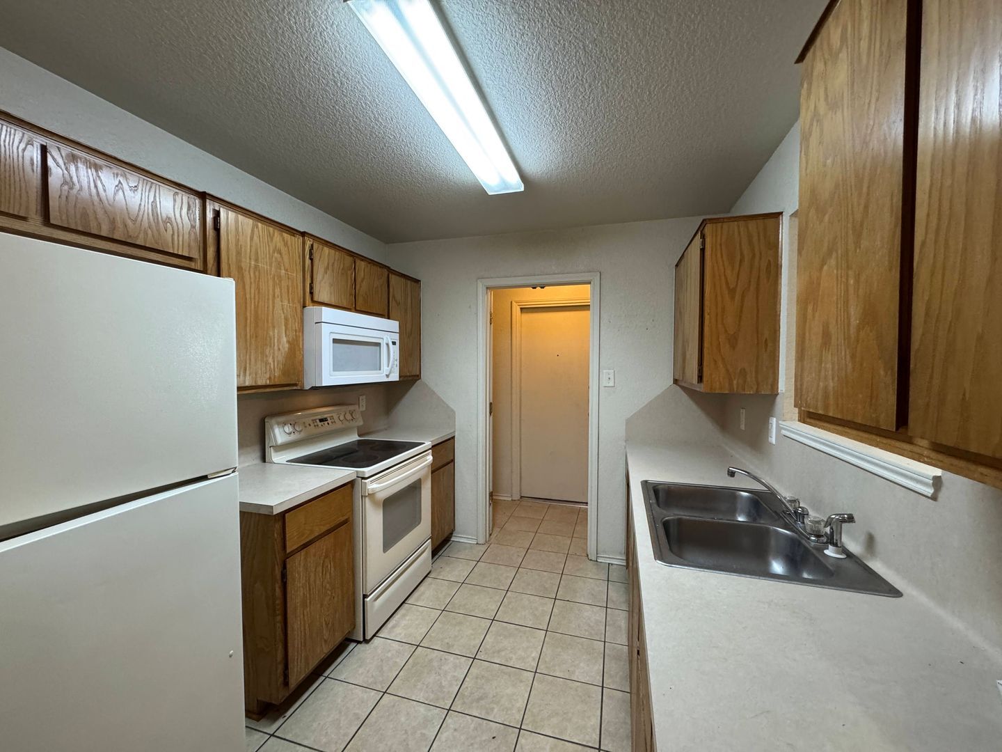 Building Photo - 2801 Alma Dr