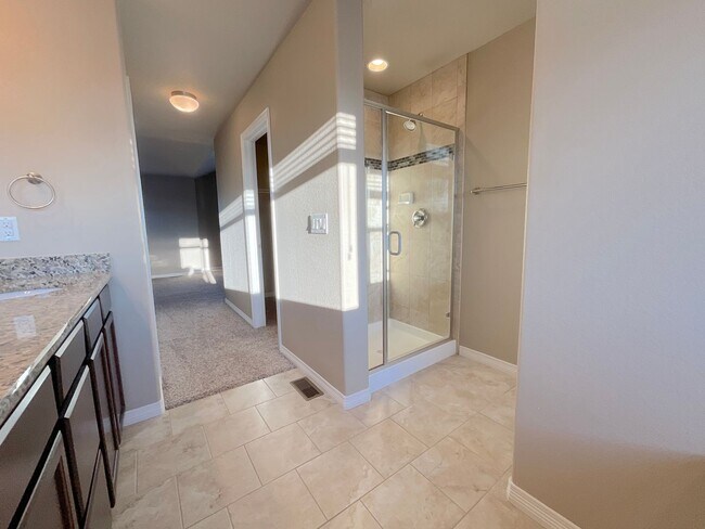 Building Photo - 4 Bedroom Home Available Near Londonderry Dr & Eastonville Rd!