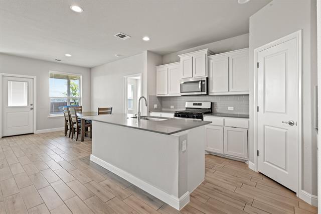 Building Photo - 204 Dunmore Dr