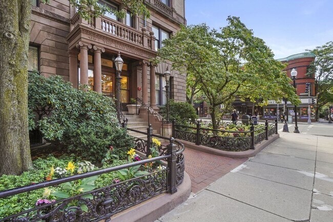 Building Photo - 424 Marlborough St