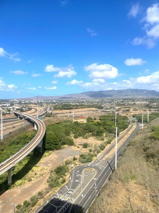 Building Photo - Renovated Studio / 1 Bath in Century Park Plaza