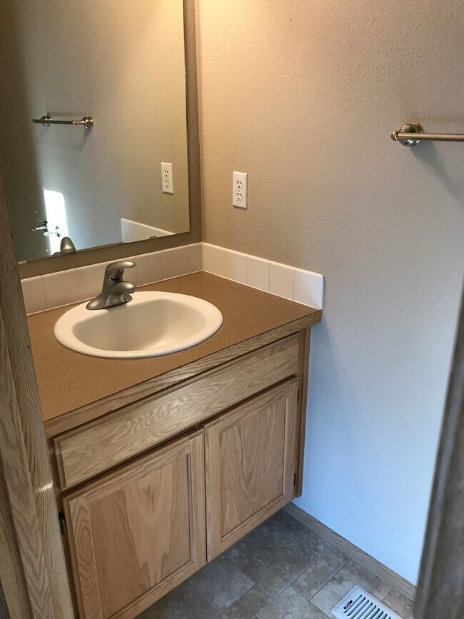 Building Photo - 1308 Mills Landing Ct SE