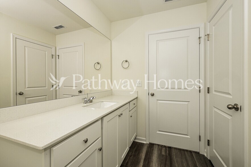 Building Photo - 1058 Large Poppy Dr