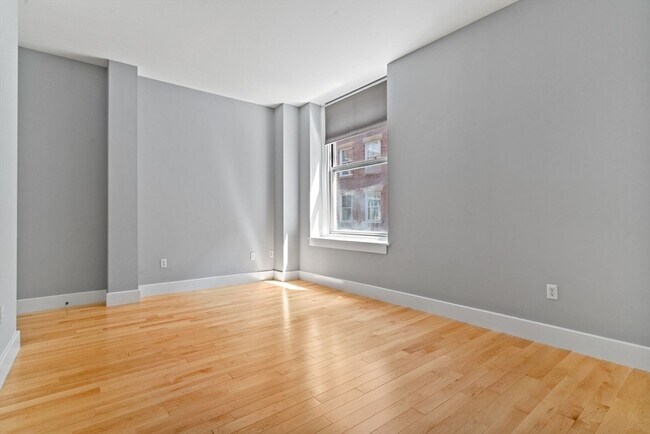 Building Photo - 70 Lincoln St