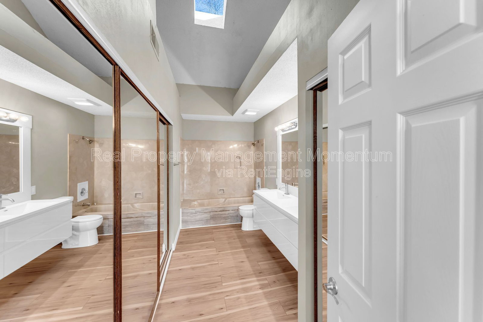 Building Photo - 930 E Primrose St