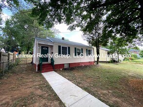 Building Photo - Adorable Cottage with Unique Interior Design and Fenced Yard