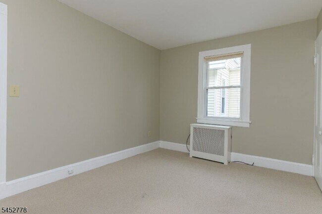 Building Photo - 11 Montague Pl
