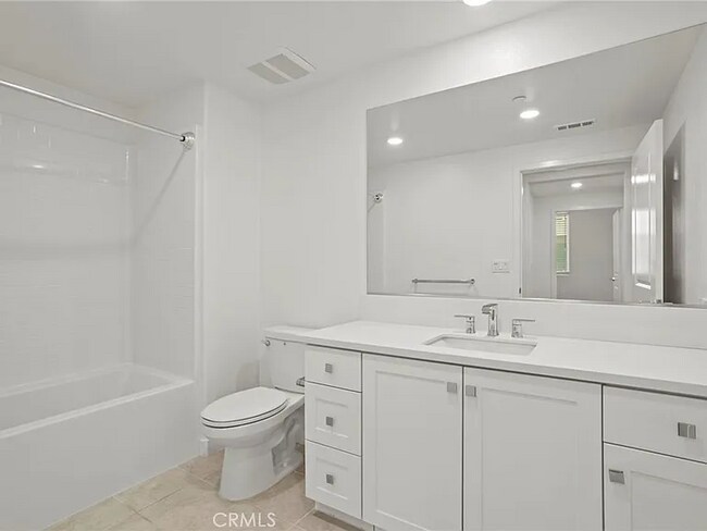 Building Photo - Comfortable Living in a Desirable Area