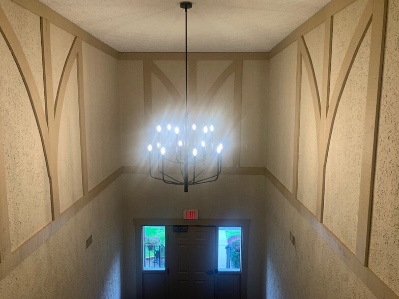 lobby - 42160 Woodward Ave