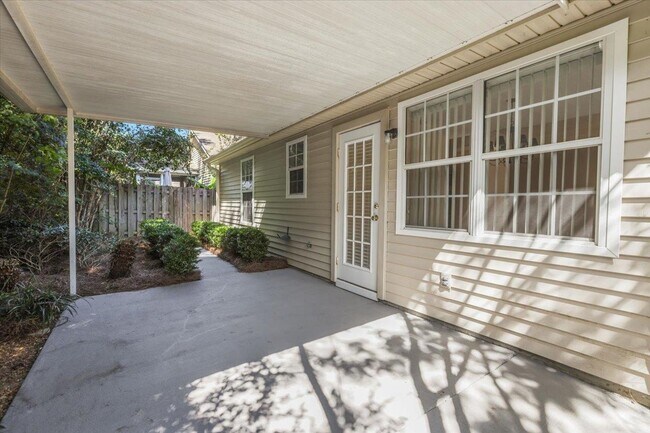 Building Photo - 135 Ivernia Loop