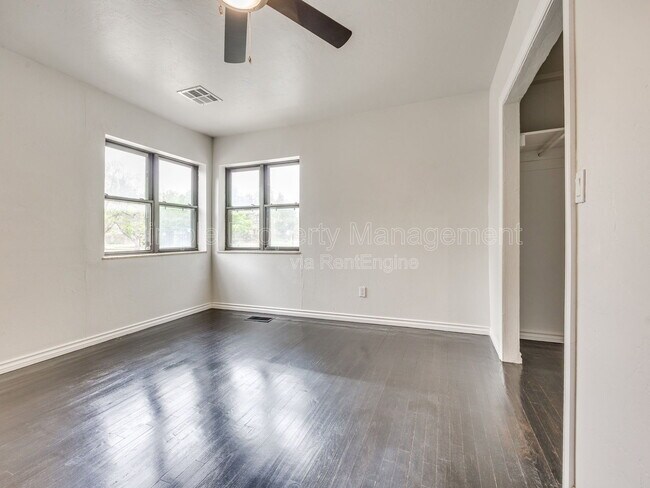 Building Photo - 2112 N Drexel Blvd