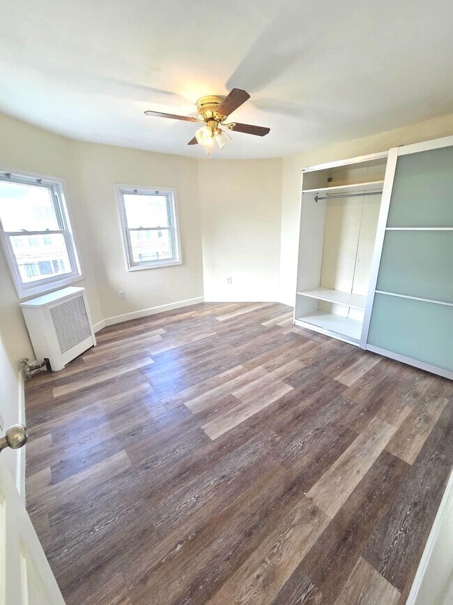 Building Photo - 438 Devon St