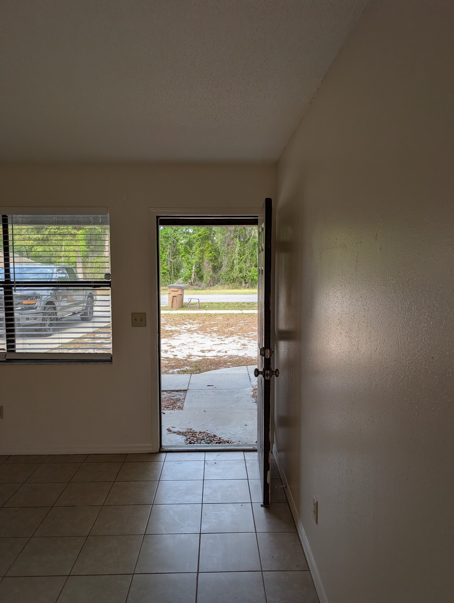 Building Photo - 371 NW Lake City Ave