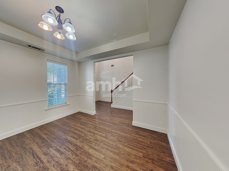 Building Photo - 4059 Houldsworth Dr