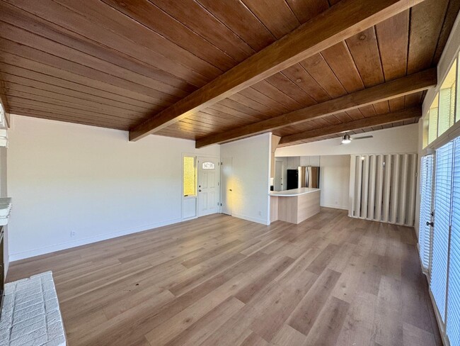 Building Photo - 554 Maple Ave