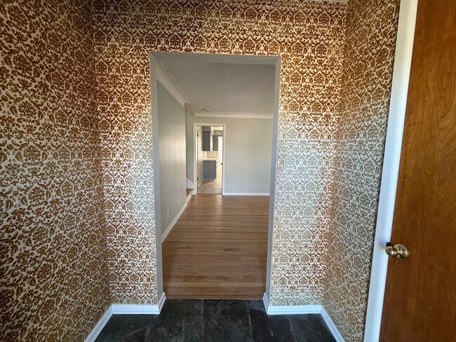 Building Photo - Charming Updated 3-Bedroom in the Heart of Alger Heights