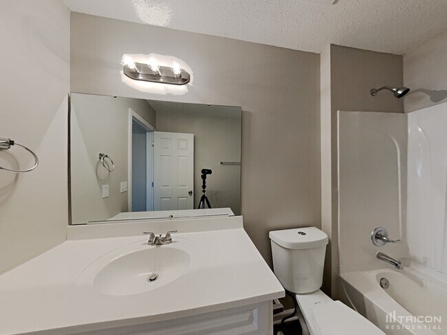 Building Photo - 810 Topsail Dr