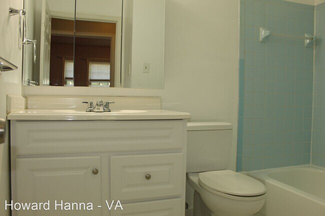 Building Photo - 4 br, 3 bath House - 605 Runnymede Court