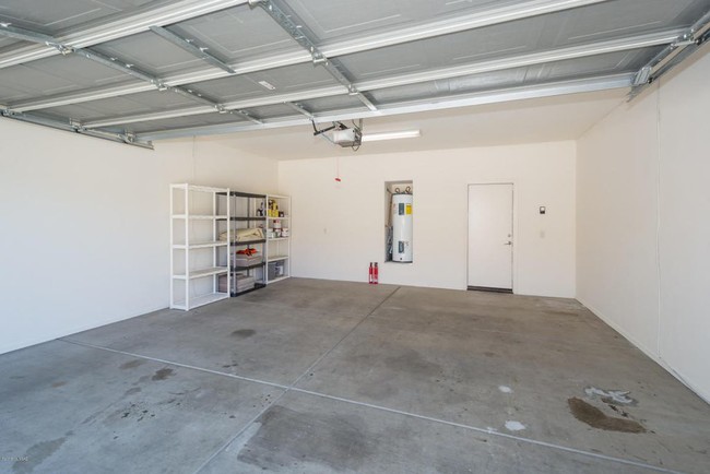 Building Photo - 8332 N Johnson Dr