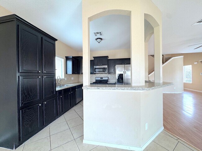 Building Photo - Sandstone Ranch Estates 4Bed/2.5bath Refrig A/C!