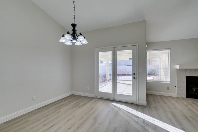 Building Photo - Lovely 1 story home near Warm Springs and Green Valley Pkwy with LARGE backyard!