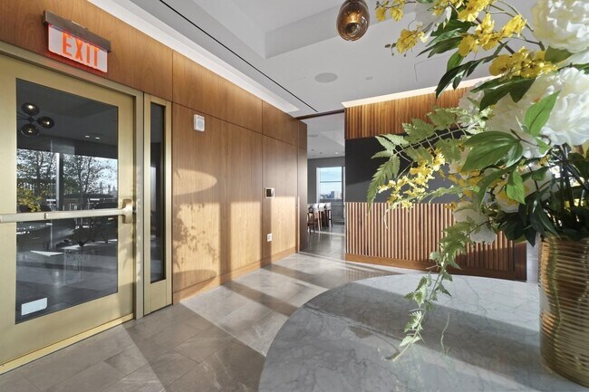 Building Photo - 2 Shore Ln