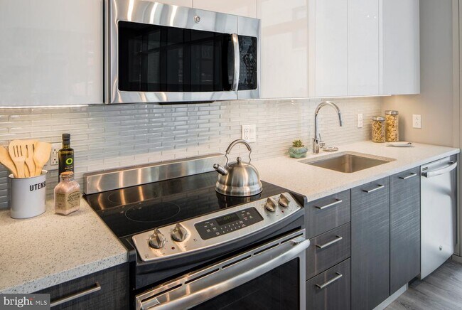 Building Photo - 1213 Walnut St