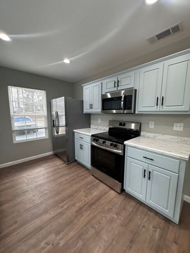 Building Photo - 906 Moxley Dr