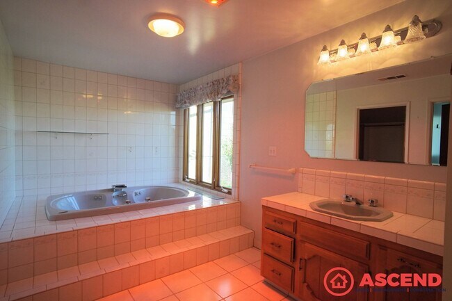 Building Photo - Stunning Home In Southwest Bakersfield!