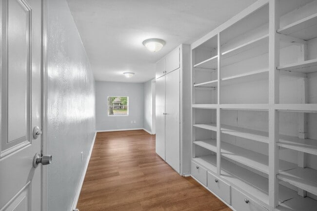 Building Photo - Cozy 3 Bedroom, 1 Bath Home - Spacious Liv...