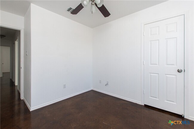 Building Photo - 223 N Mary Jo Dr