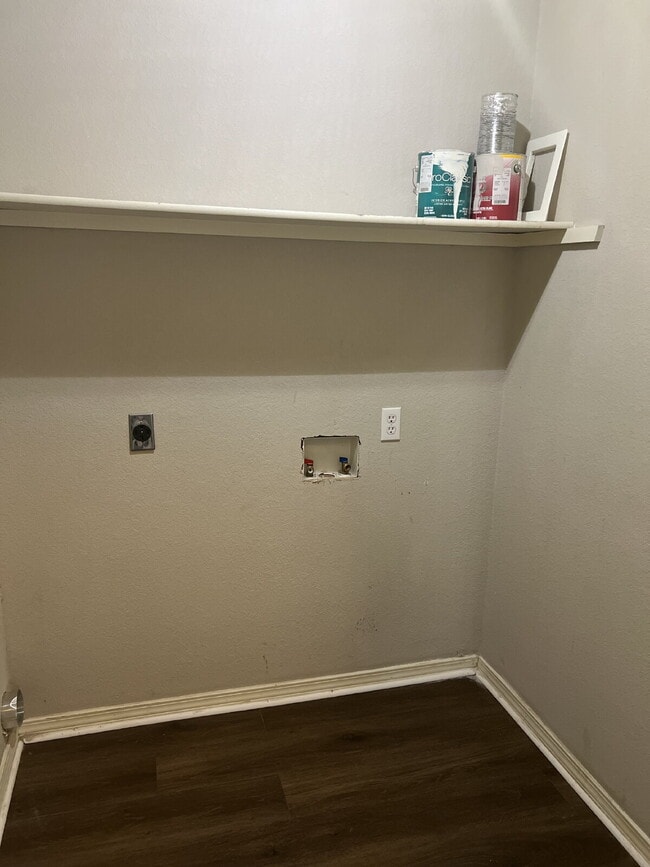 Building Photo - "Charming 3-Bedroom Home with 2 Full Baths in Fort Smith – Perfect Blend of Space and Comfort!"