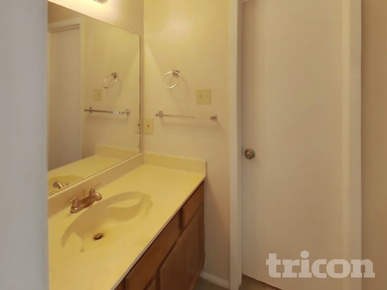 Building Photo - 13923 Flairwood St