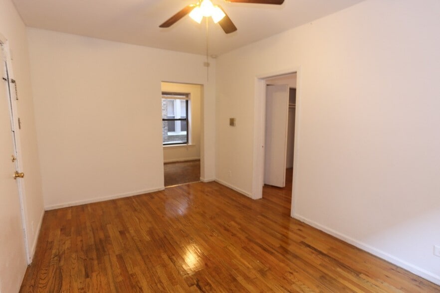 Building Photo - 933 W Sunnyside Ave