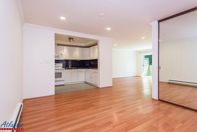 Primary Photo - Lovely & Spacious Condo | A/C | In-Unit La...